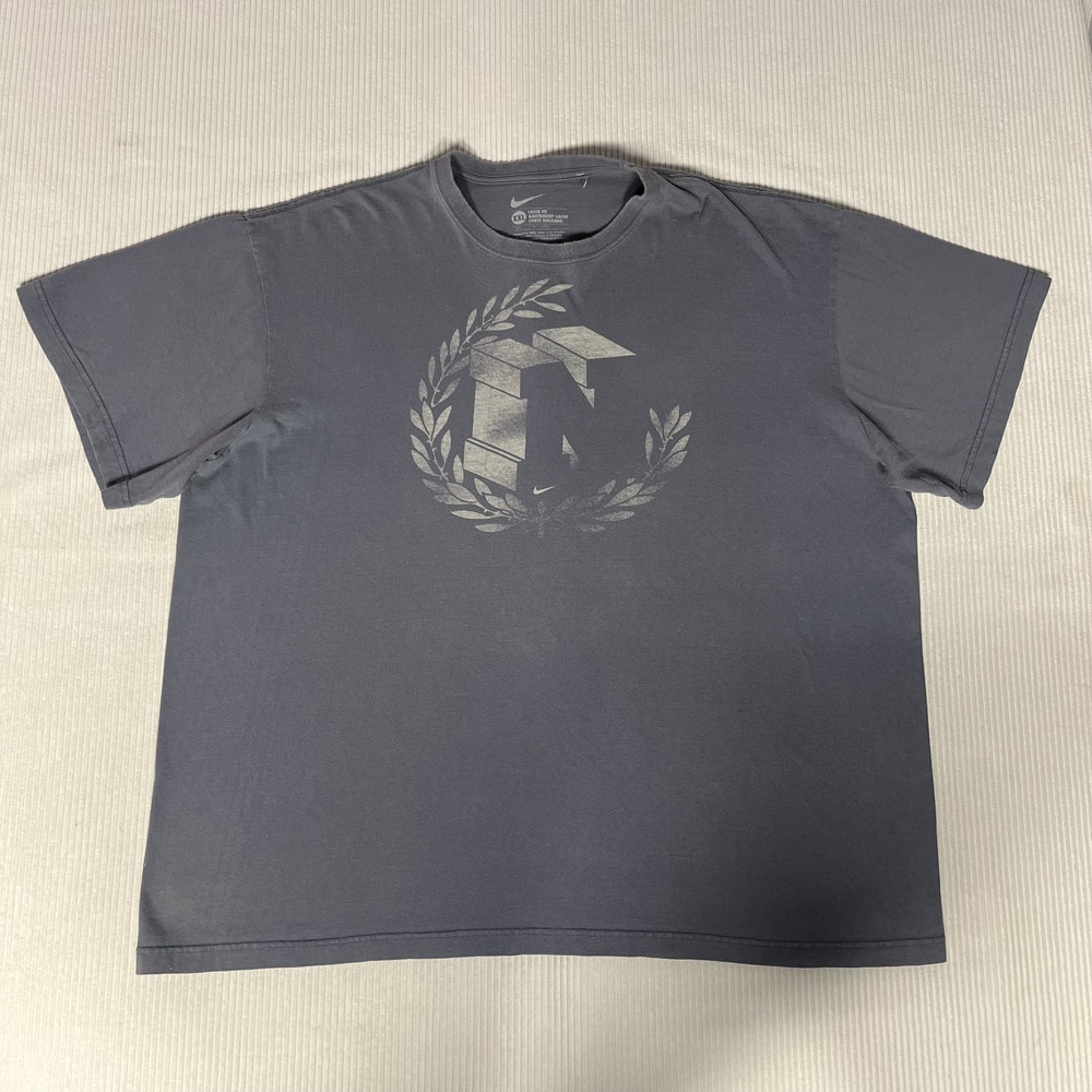 Nike Shirt Mens 2XL Gray N Laurel Wreath Y2K Logo Graphic Tee Loose Fit Casual